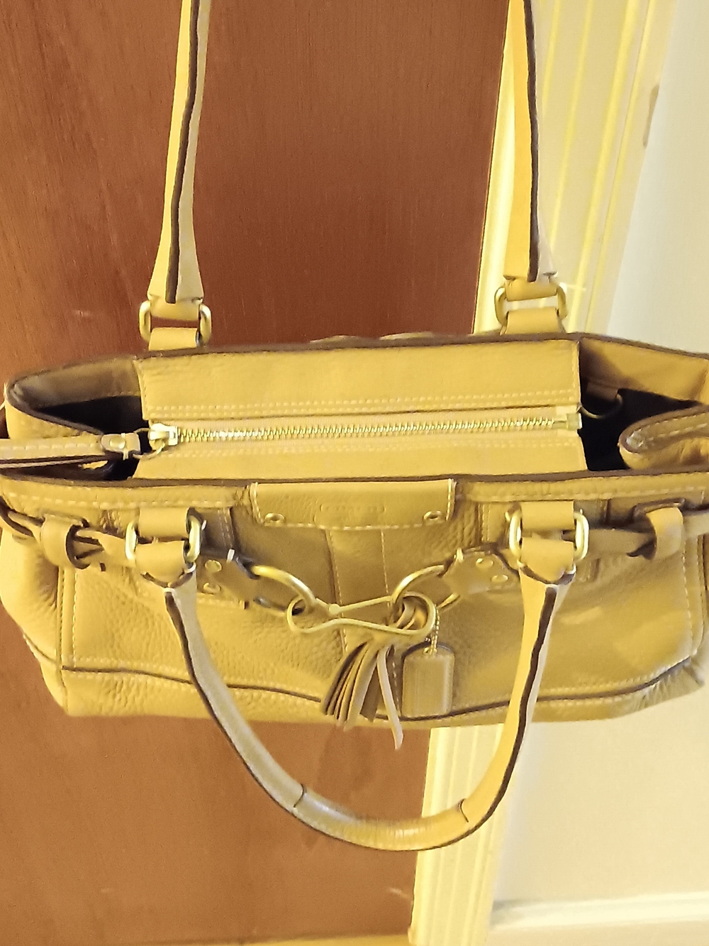 Coach Brown Tan Leather Shoulder Bag with Gold Hardware - Picture 5 of 6